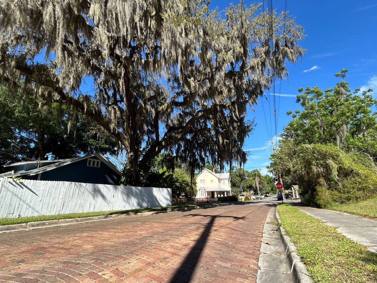 Howard Avenue Brick Street